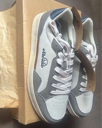 Sneakers nuove taglia 41