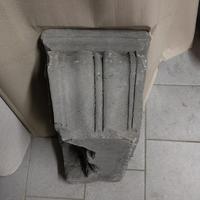 Mensola e architrave in pietra