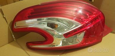 Fanale posteriore sinistro Peugeot 208 2014