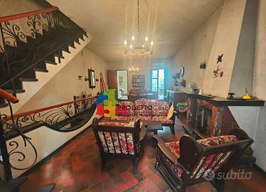 Casa singola su tre livelli a gaggi