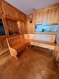 Panca angolare in legno