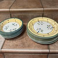 Servizio da 6 piatti decorati a mano nuovi