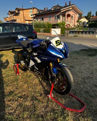 Yamaha R6 pronto pista
