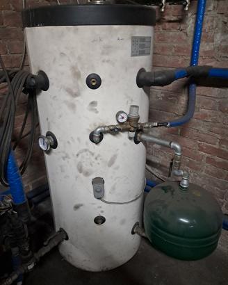 termoaccumulatore puffer da 300 l. 