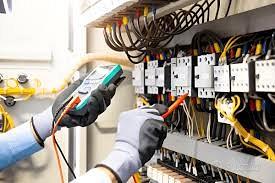 Elettricista bordo macchina trasfertista