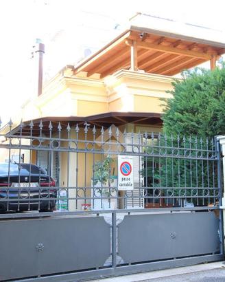 VILLA SINGOLA A SAN BENEDETTO DEL TRONTO