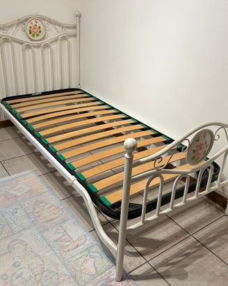 Letto singolo in ferro battuto con doghe
