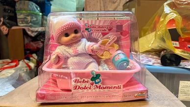 bambola in vasca gioco bambini