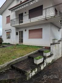 Villa composta da 2 appartamenti