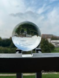 Sfera di vetro trasparente
