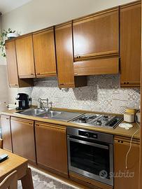 Cucina Scavolini con tavolo e sedie