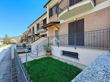 VILLA A SCHIERA A GUALDO TADINO