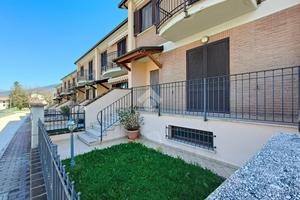 VILLA A SCHIERA A GUALDO TADINO