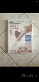 Libro matematica in cucina in sala in albergo 