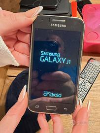 Cellulare smartphone Samsung Galaxy J1