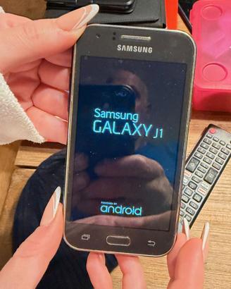 Cellulare smartphone Samsung Galaxy J1
