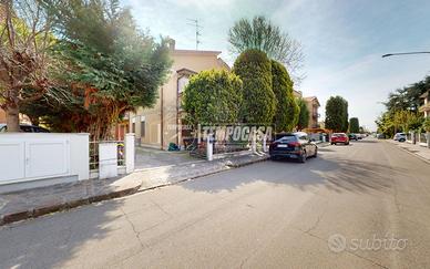TRIFAMIGLIARE INDIPENDENTE CON GIARDINO