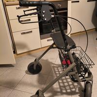 deambulatore con ruote , pieghevole 