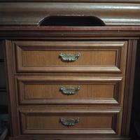 Coppia di comodini in legno