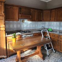 Cucina in legno massello+forno e frigorifero