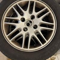 4 Cerchi in Lega Ford 15 Pollici Con Gomme