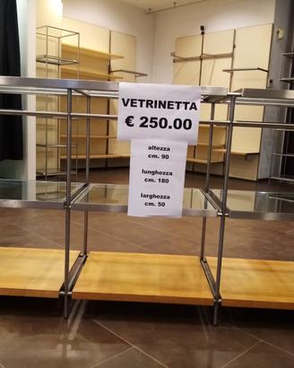 Arredamento negozio abbigliamento