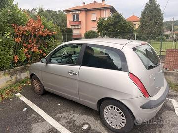 Lancia y 2005