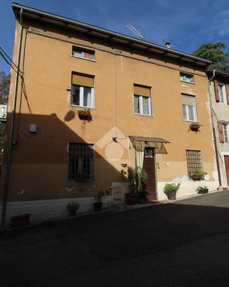 CASA SEMINDIPENDENTE A NEVIANO DEGLI ARDUINI