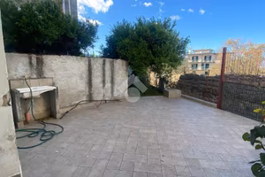 5 LOCALI A AVELLA