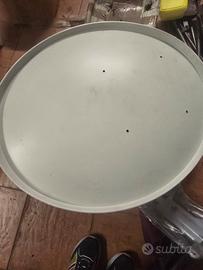 Parabola Satellitare Bianca + Staffa di Fissaggio 