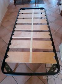 Letto singolo completo di doghe e materasso