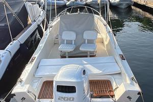 Mako 22 motore Suzuki 200 APx