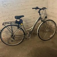 bicicletta praticamente nuova 