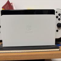 Nintendo Switch OLED + 3 giochi (Mario Kart, Pokém