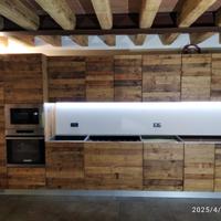cucina scocca laminato ante legno vecchio sfalsati