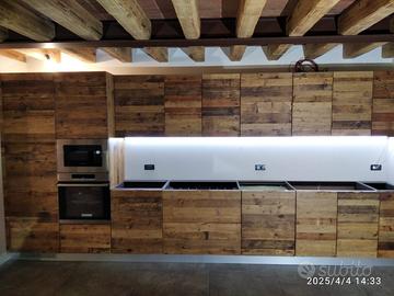 cucina scocca laminato ante legno vecchio sfalsati