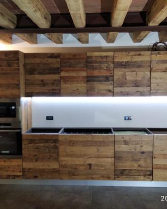 cucina scocca laminato ante legno vecchio sfalsati