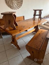 Tavolo tirolese in legno