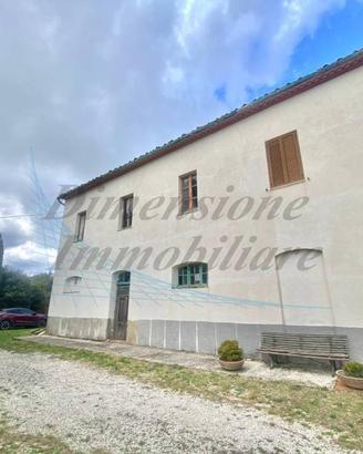 Rustico / Casale di 200 m² con più di 5 locali a P
