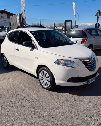 Lancia Ypsilon 1.2 69 CV 5 porte Platinum