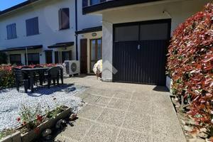 VILLA A SCHIERA A VALSAMOGGIA