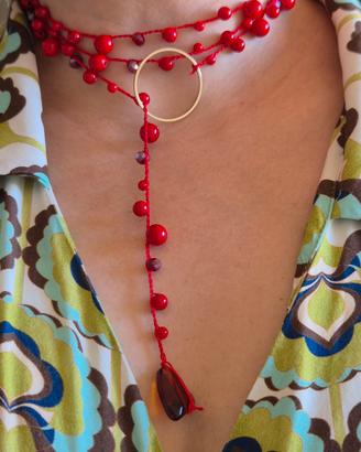 Collana Lariat lunga rossa a uncinetto con perline