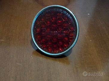 Catarifrangente bianchi.