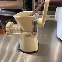 Tritacarne e forma biscotti