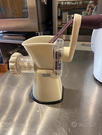 Tritacarne e forma biscotti