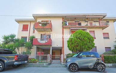 AMPIO QUATTRO CON AMPIO GIARDINO PRIVATO E GARAGE