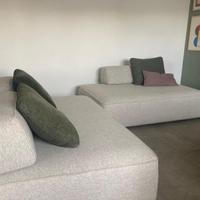 Divani in tessuto con i vari Cuscini