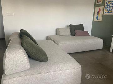 Divani in tessuto con i vari Cuscini