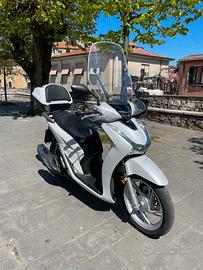 Honda SH 125 bianco perla 2023