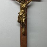 Vecchio antico crocifisso da parete in gesso